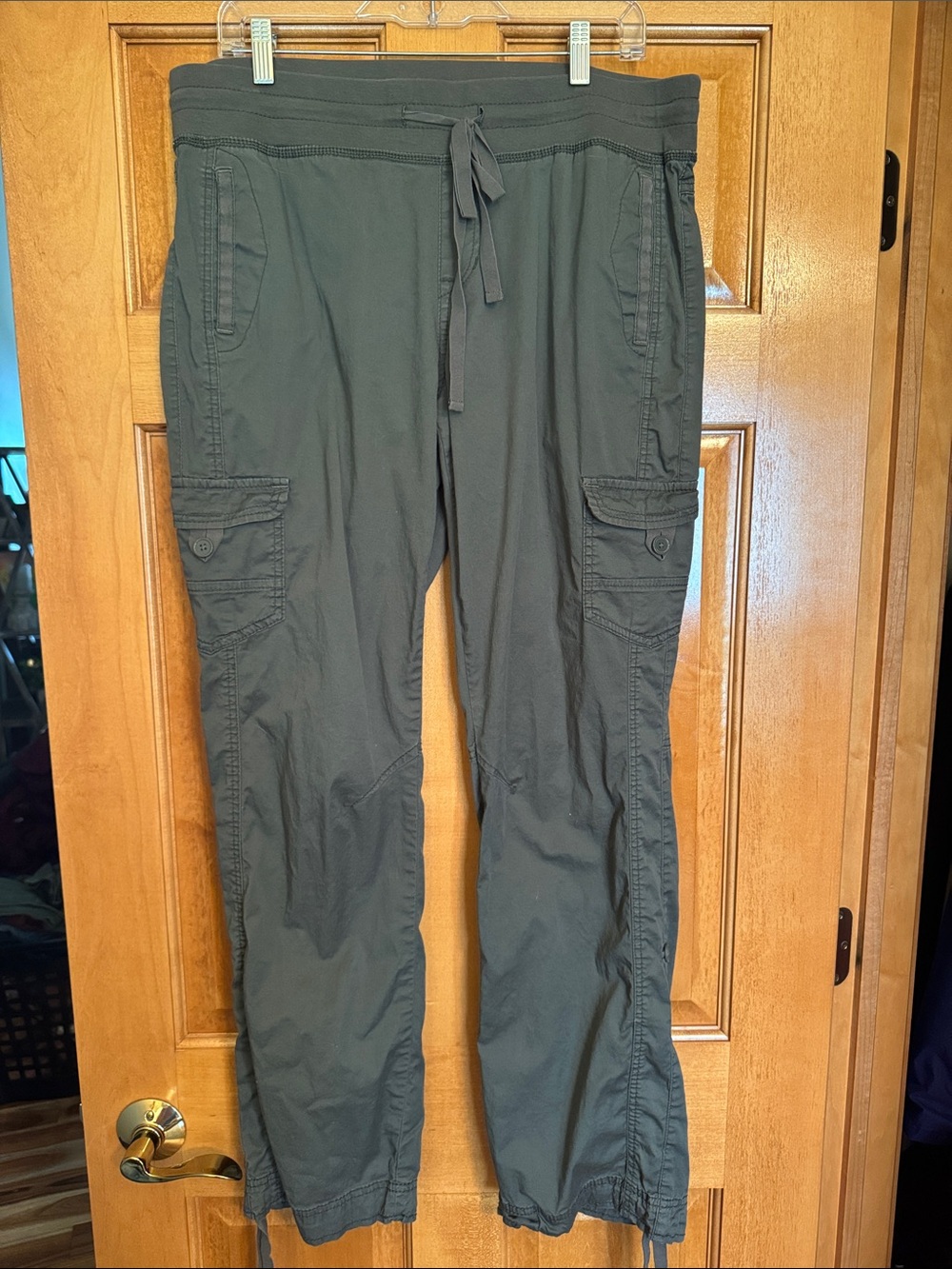 NWOT Women’s Supplies Olive Green Convertible Cargo Pants - Size 12